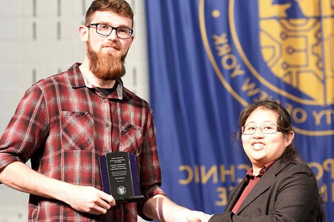 Dalton receiving the Outstanding MET student award